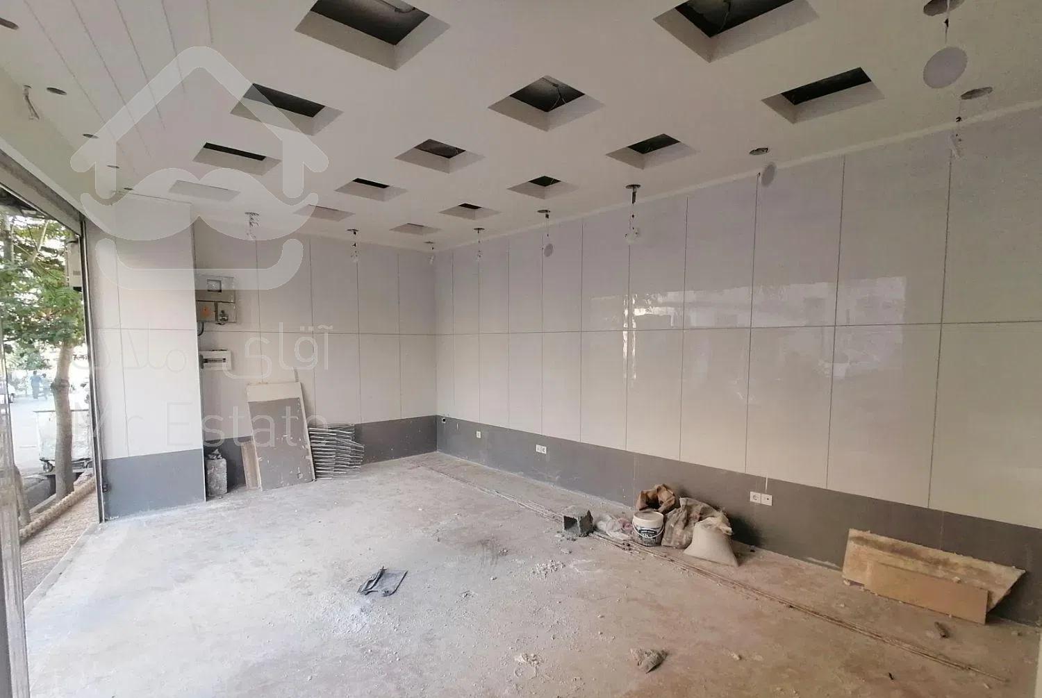 مغازه 36 متری 8متر بر