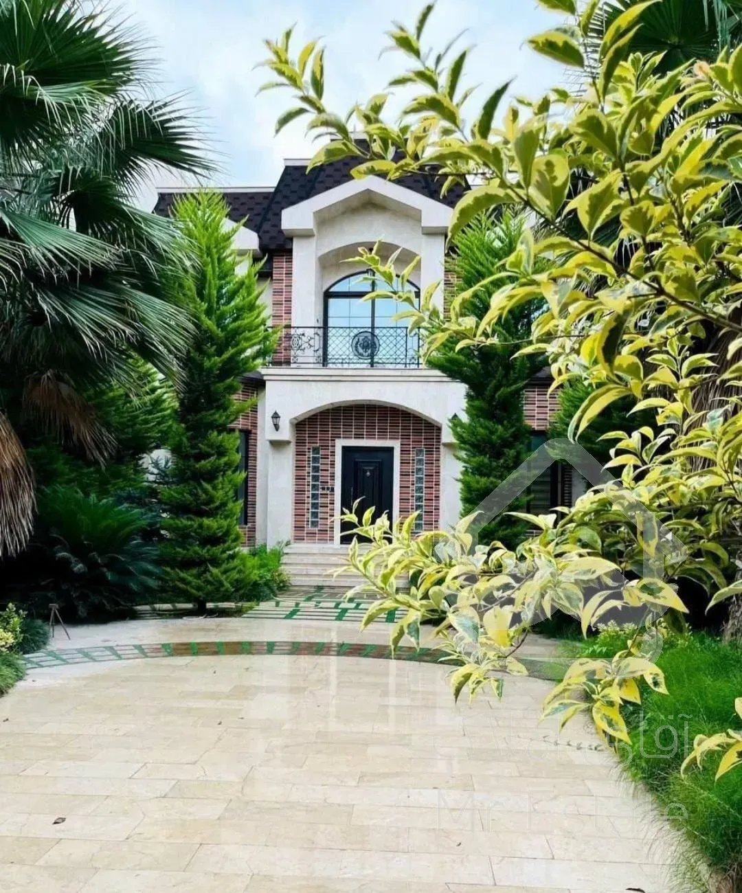 ملک دیدنی و آماده برای سکونت فوری