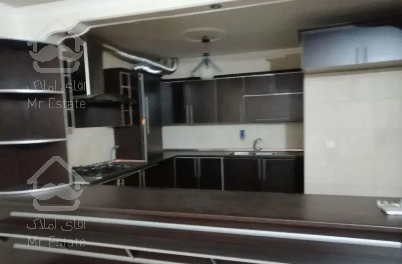 آپارتمان طبقه اول در منطقه ارام