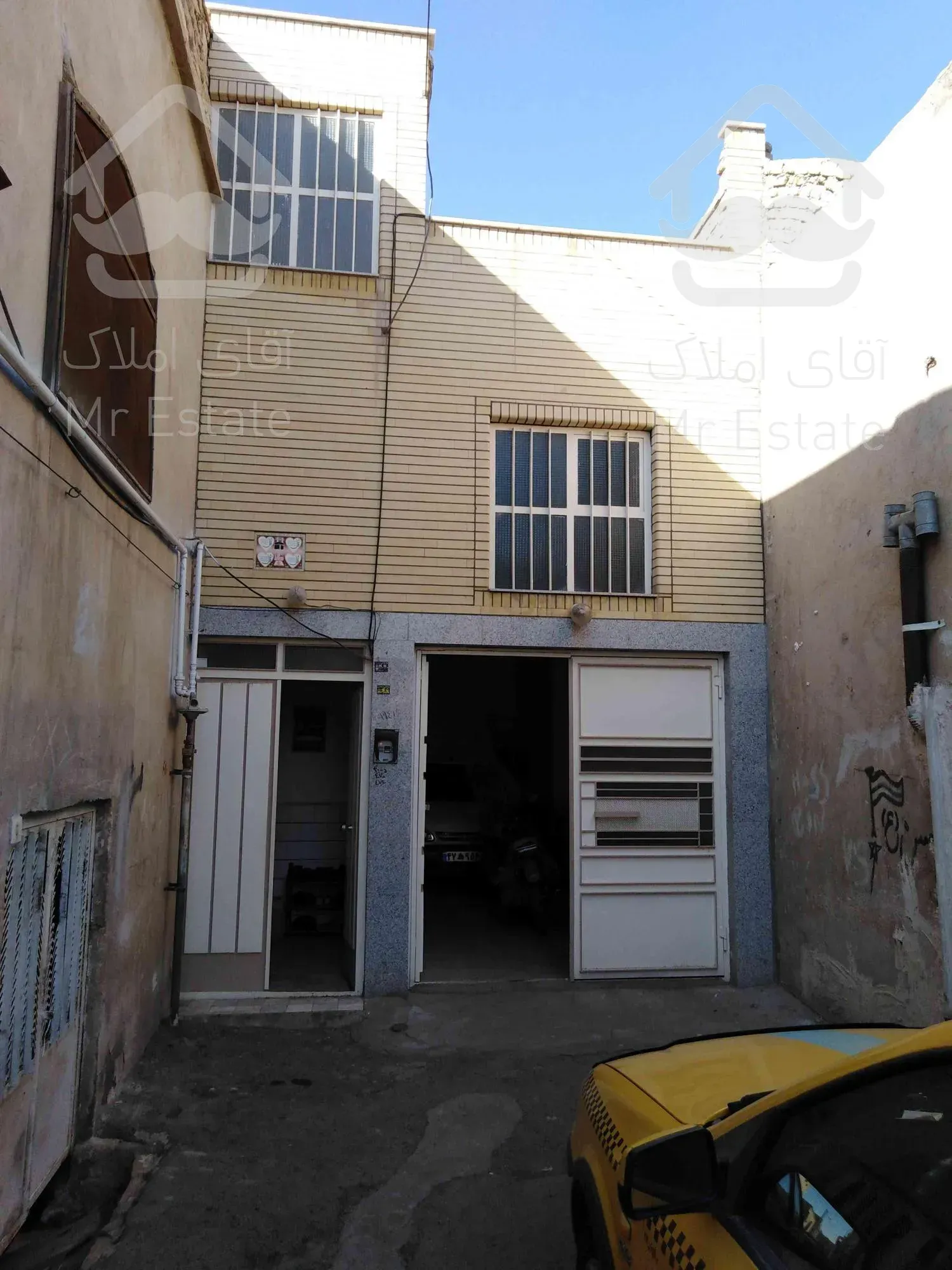 منزل فروشی دو طبقه مسکونی