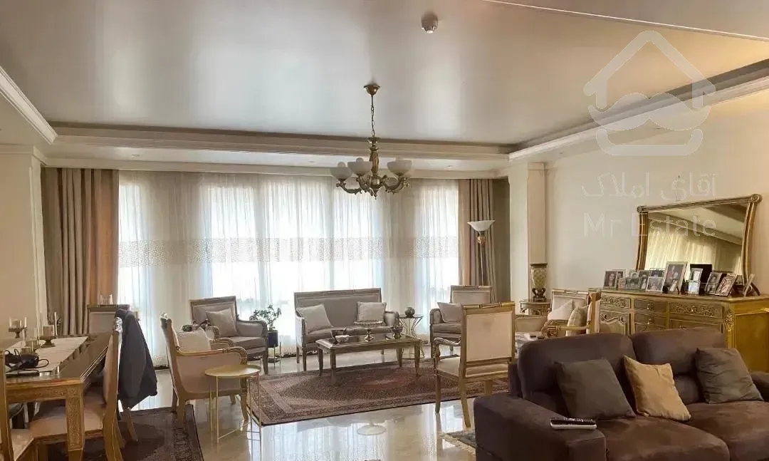 ۹۰ متر / خوش نقشه / سالن بزرگ