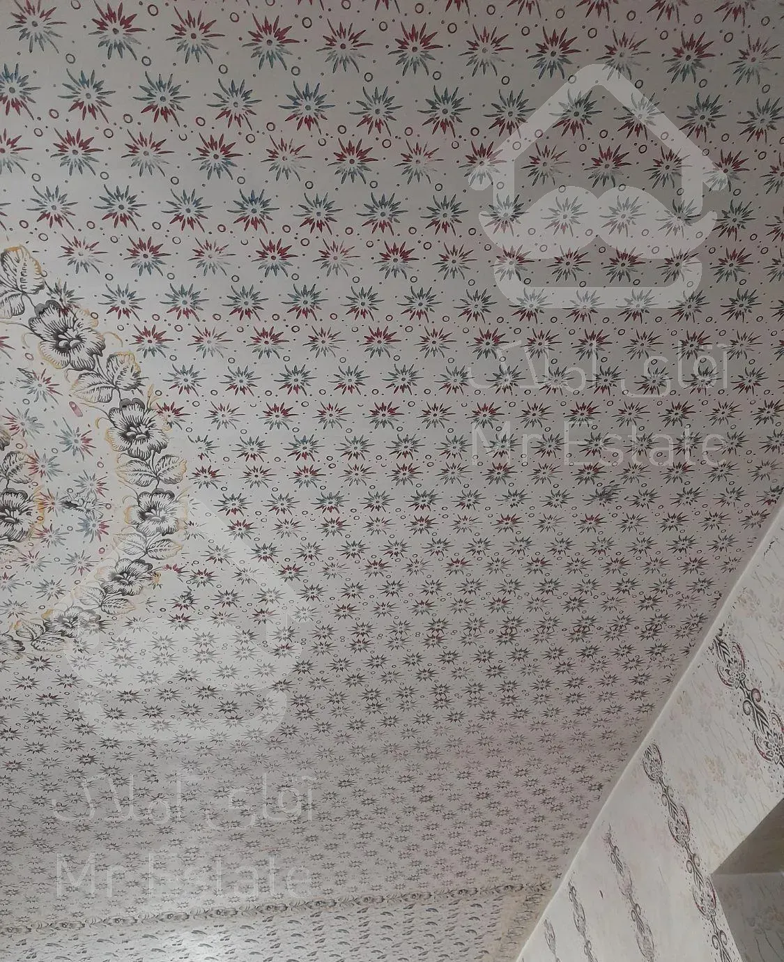 طرح کاغذدیواری و رنگ‌سفید