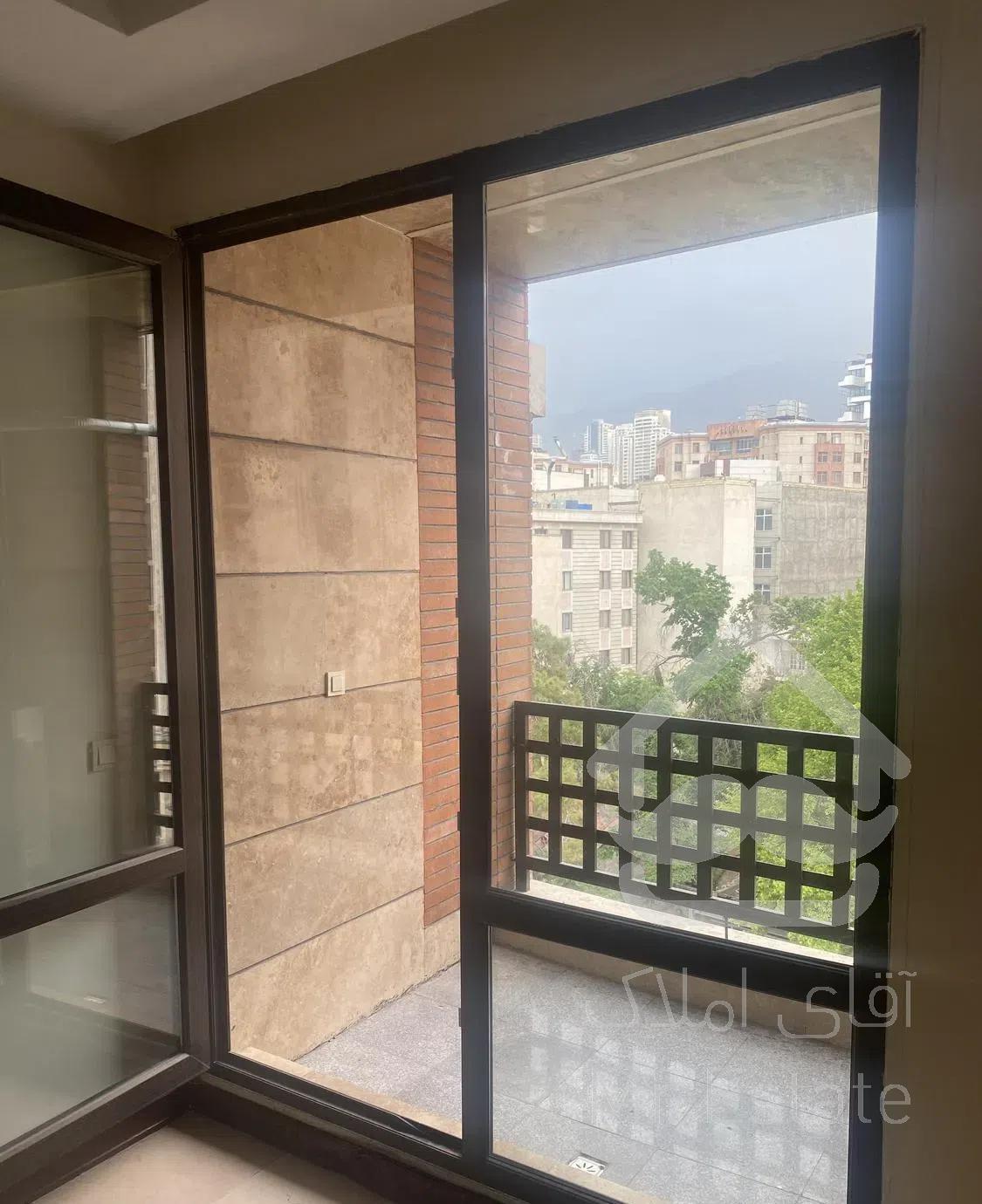 ۸۰ متری ویو دار تراس دار