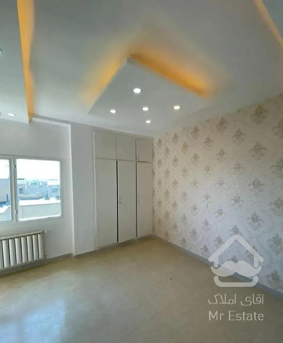 160متری فول  در میدان استقلال