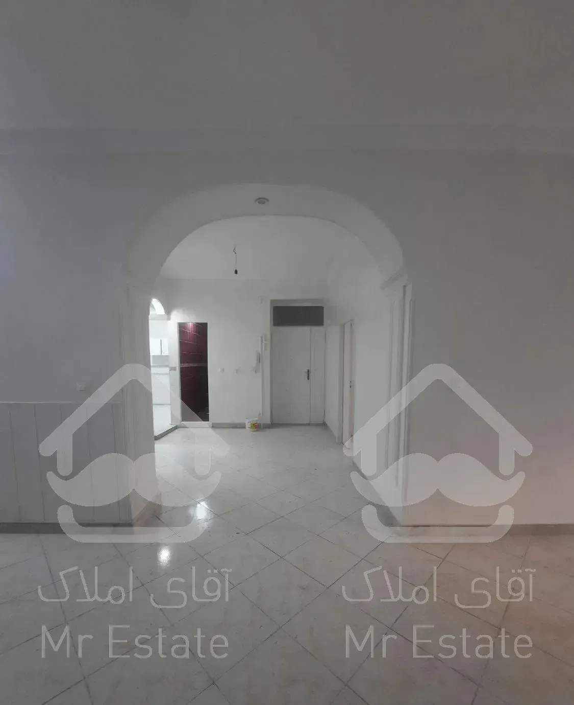 ۱۲۵متر طبقه همکف + ۴۰ متر حیاط (جمالزاده جنوبی)