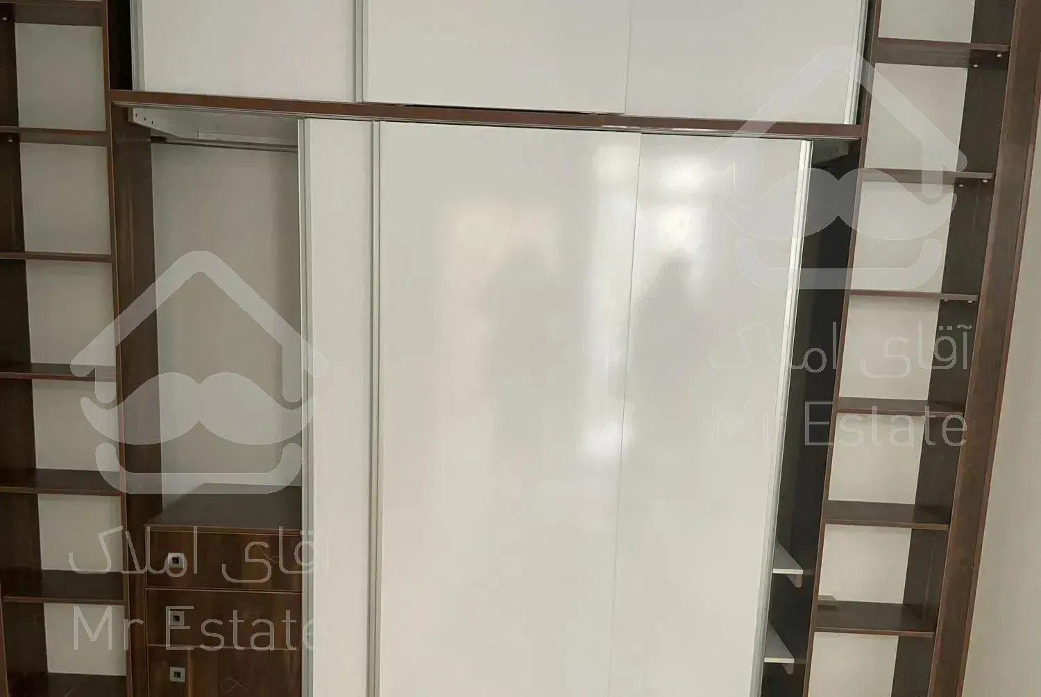 ۸۰ متر دوخوابه با ۸ منر حیاط خلوت ، امکانات کامل