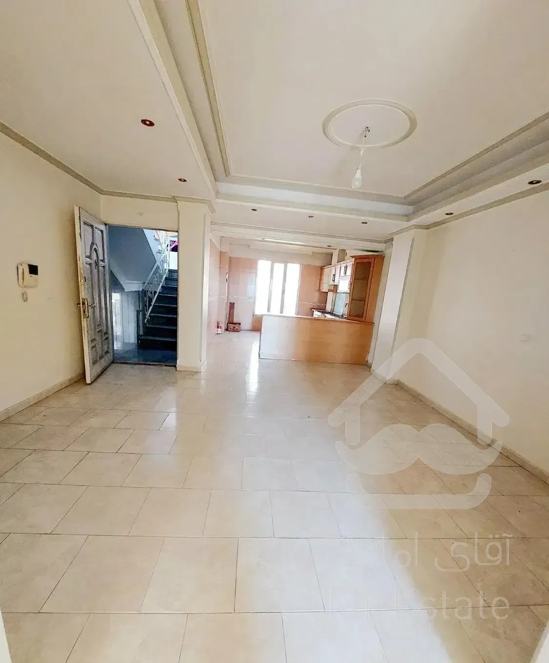 ۶۸ متر با پارکینگ ویودار بام پونک / ۱۵ ساله