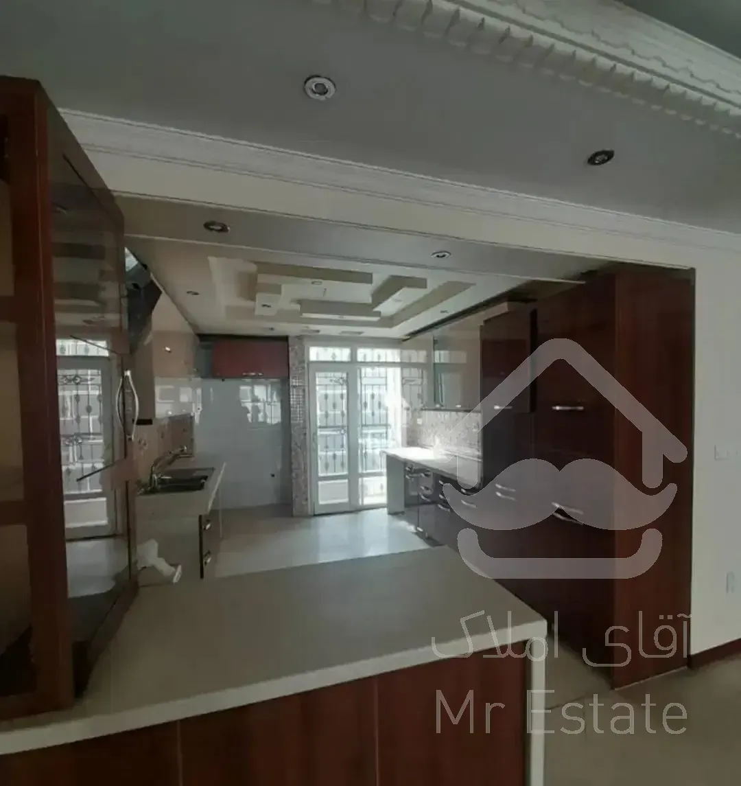 پاسداران/زمرد/۱۳۵متر/۳خواب/آفتابگیر  نور شمال جنوب