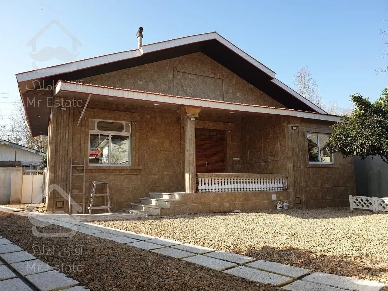 فروش ویلا ۳۳۰متری /اکازیون/ دارای سوئیت مجزا/درشهر چاف وچمخاله