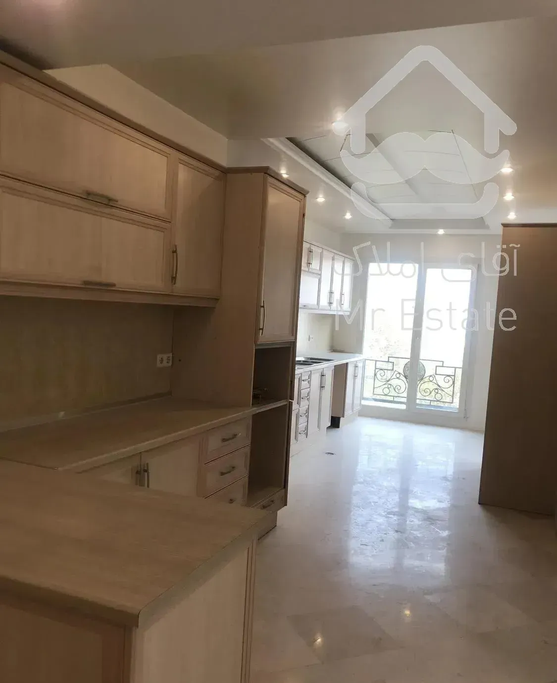 ٢٣٠متر٤خوابه٨ساله فول با٢پارکینگ