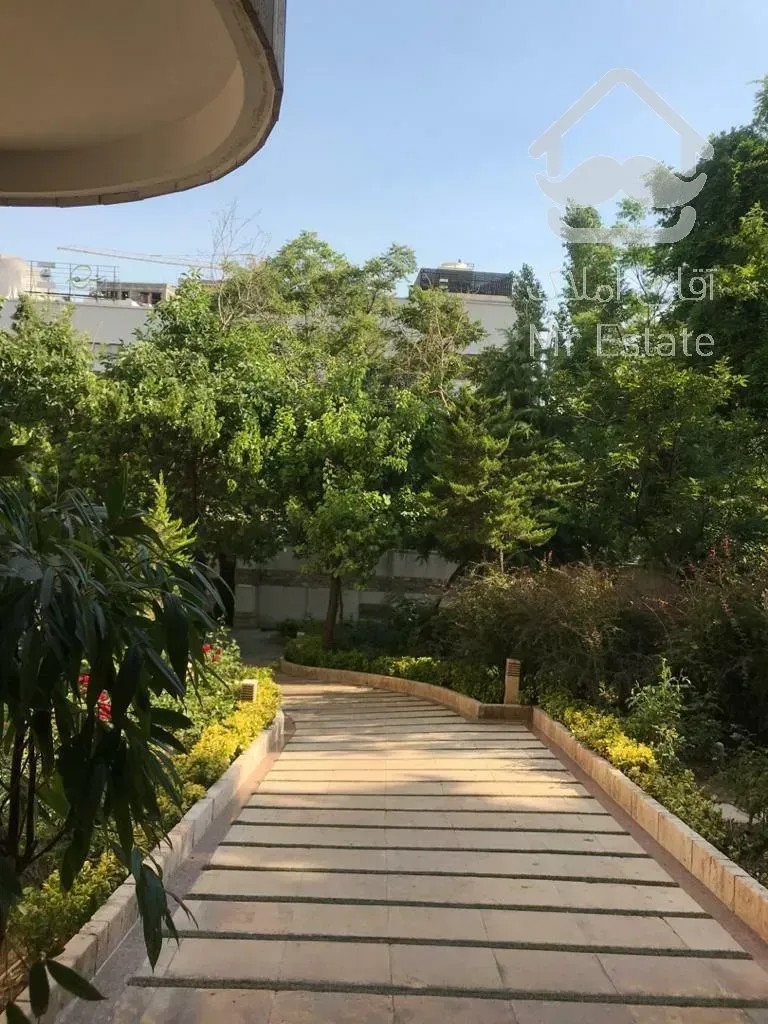 175 متر دربهترین لوکیشن آجودانیه