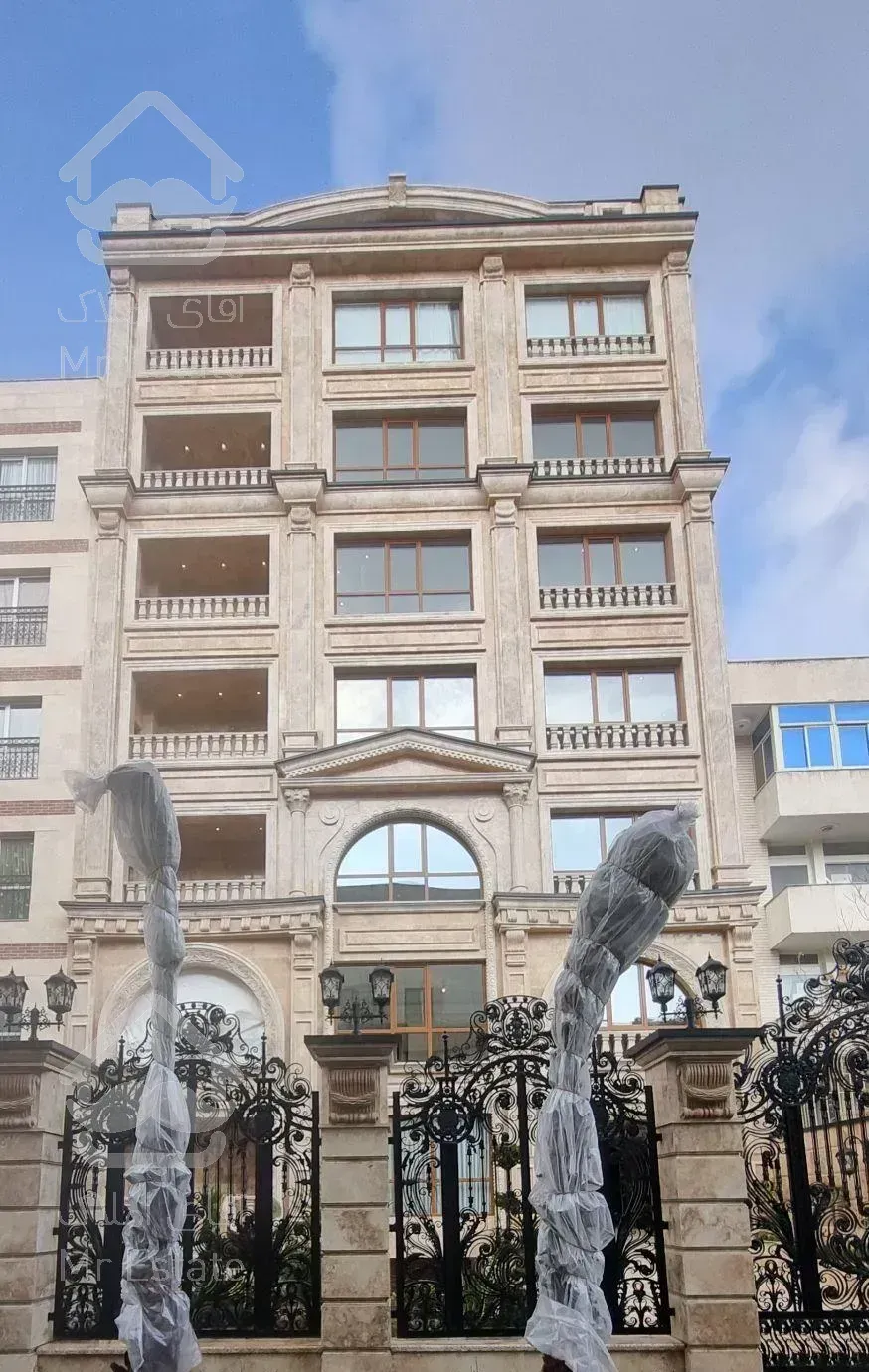 ۳۰۰ متر آپارتمان با معماری و امکانات طبقه سوم