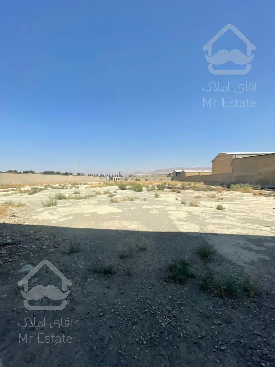 زمین کارگاهی با سوله