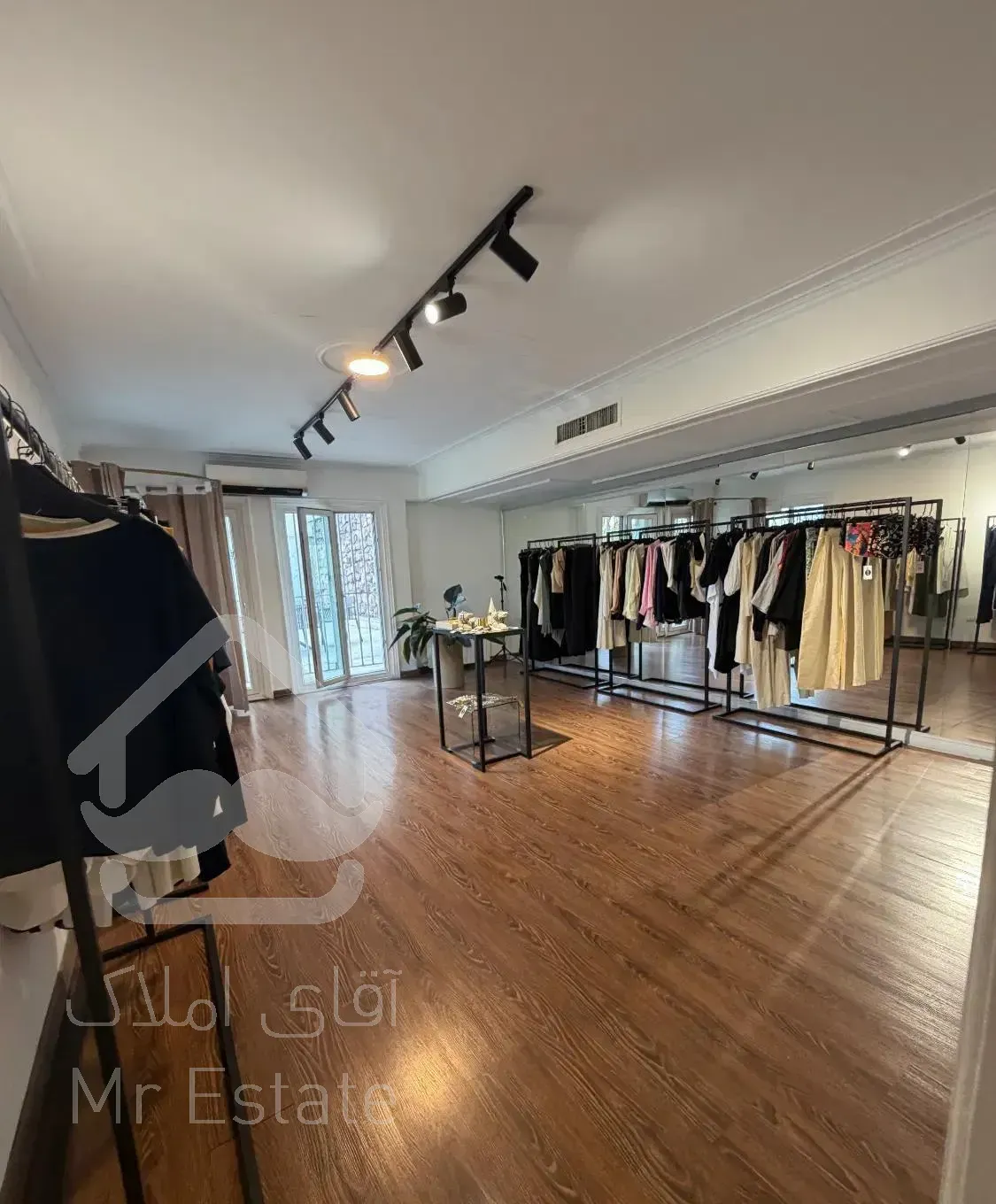 فرشته۵۴ متر مسکونی سوئیت/حیاط در اختیار
