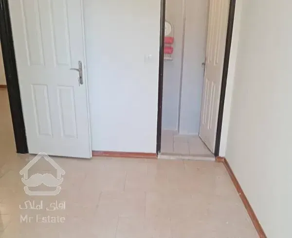 اتاق و پذیرایی غرق نور دو خواب پکیج کف سرامیک