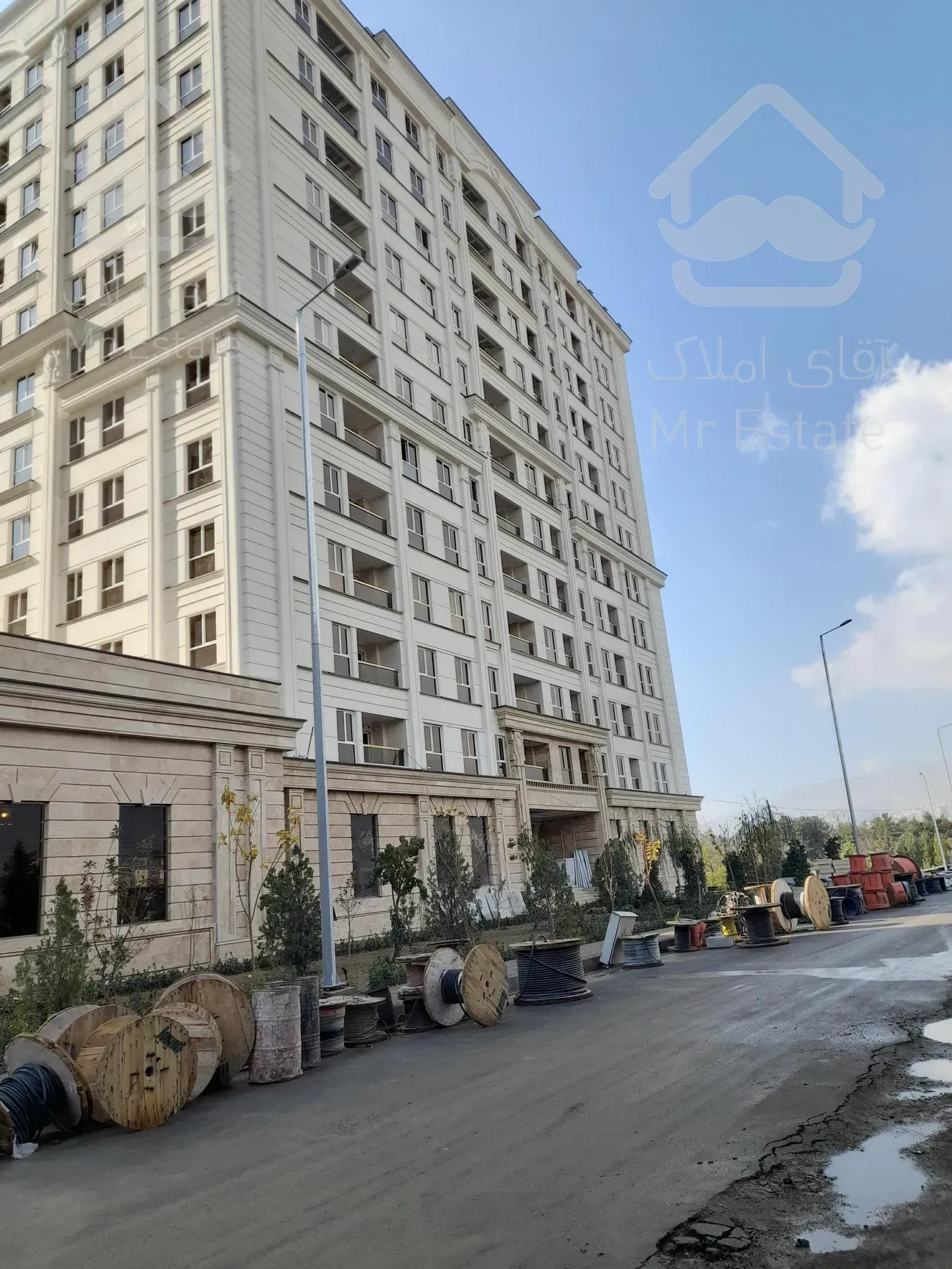 واحد ۱۹۰متری مناسب جهت سکونت و سرمایه گذاری