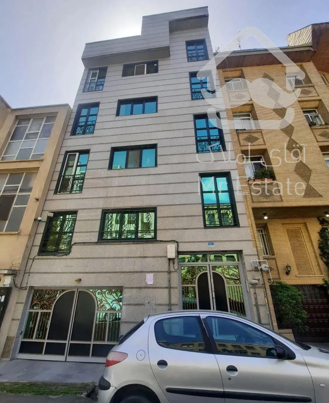 سهروردی      تکواحدی     ۱۳۱ متر    سه خواب  تخلیه