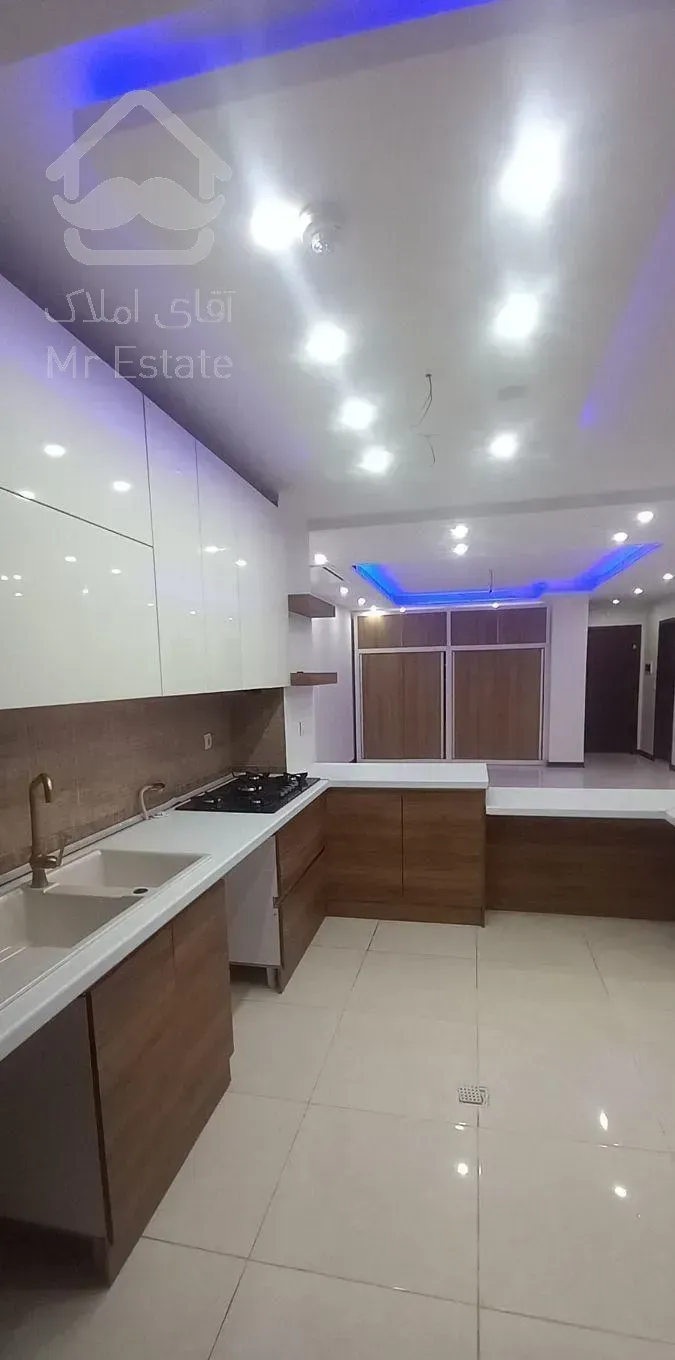 ۱۶۰ متر سه خواب طبقات آخر برج کم واحد