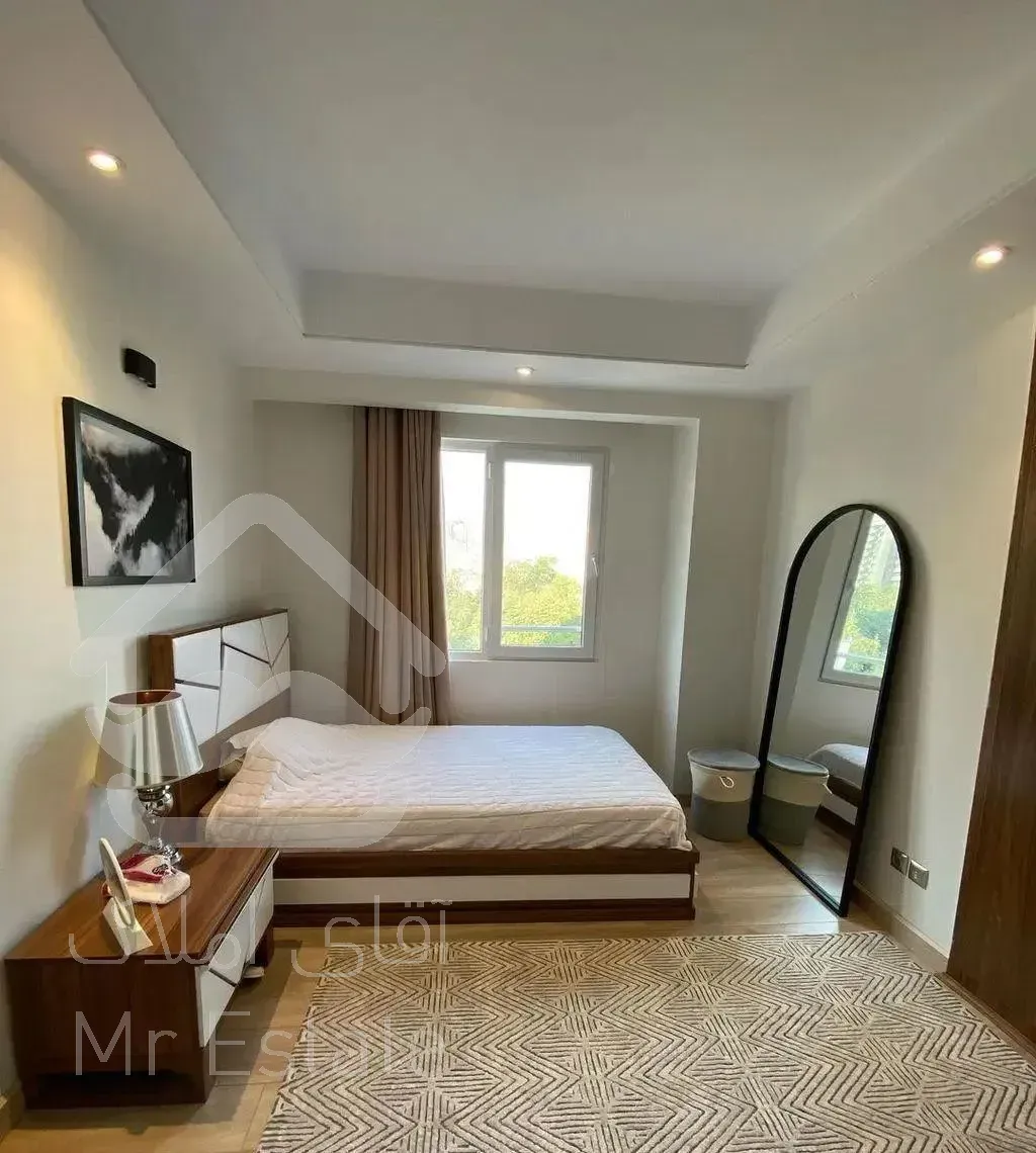 بهارشیراز 120 متر تکواحدی غرق در نور