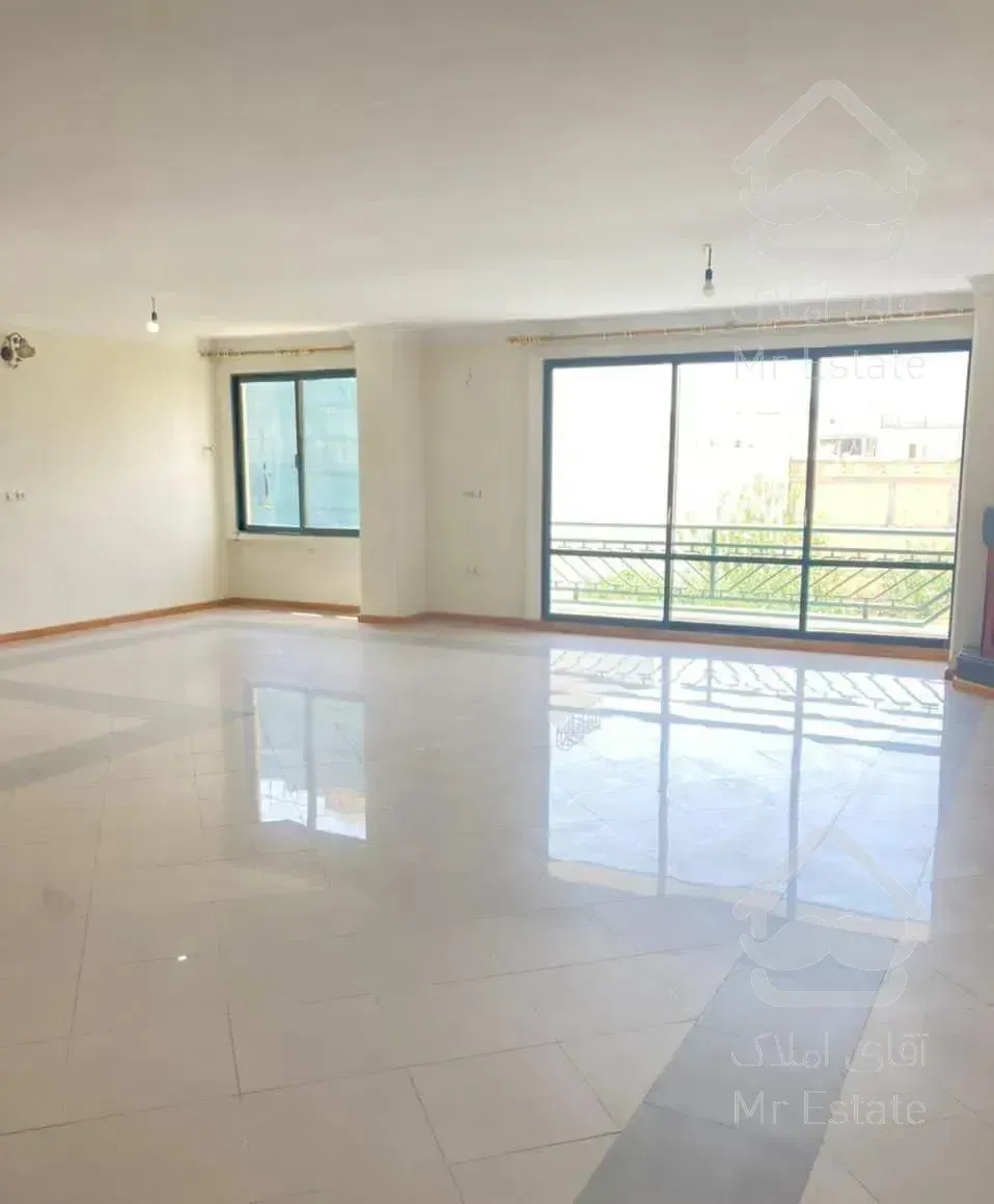 ۱۹۵متر آپارتمان به همراه ۵۰متر بهارخواب باغ دریاچه