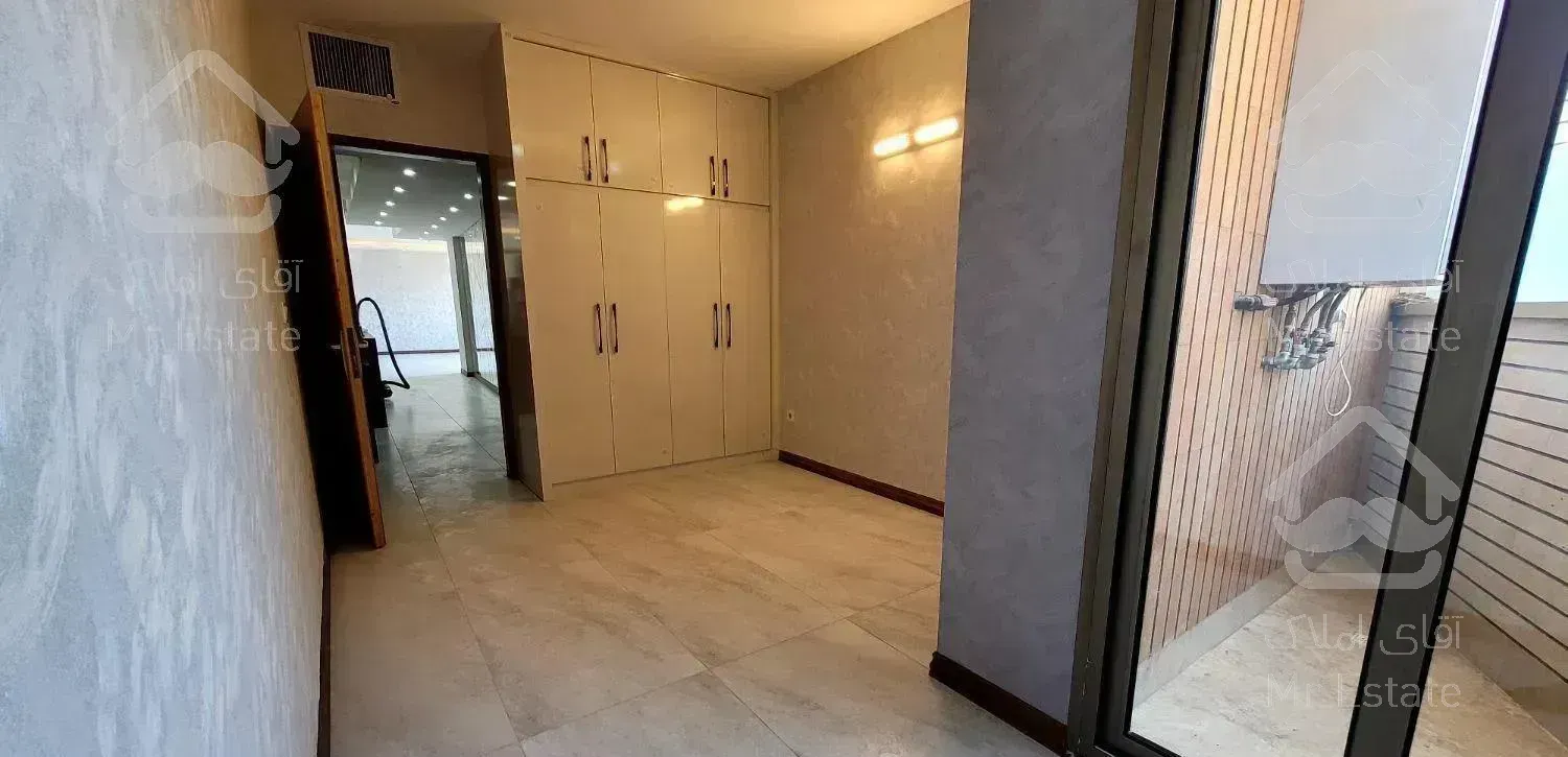 ۱۳۵متر دو خواب هشت بهشت بَر خیابان اصلی مَلک شمالی