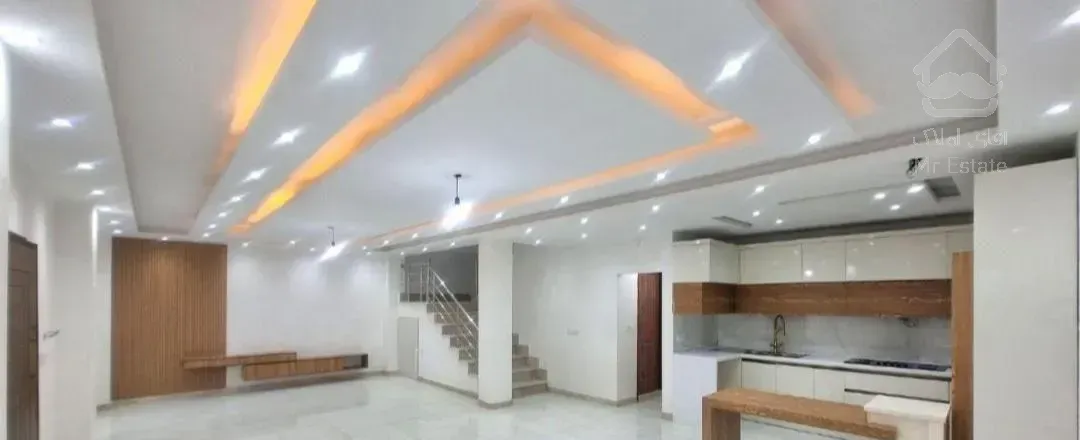 /ویلای زمین 320متر بنا 170متر نزدیک به شهر/