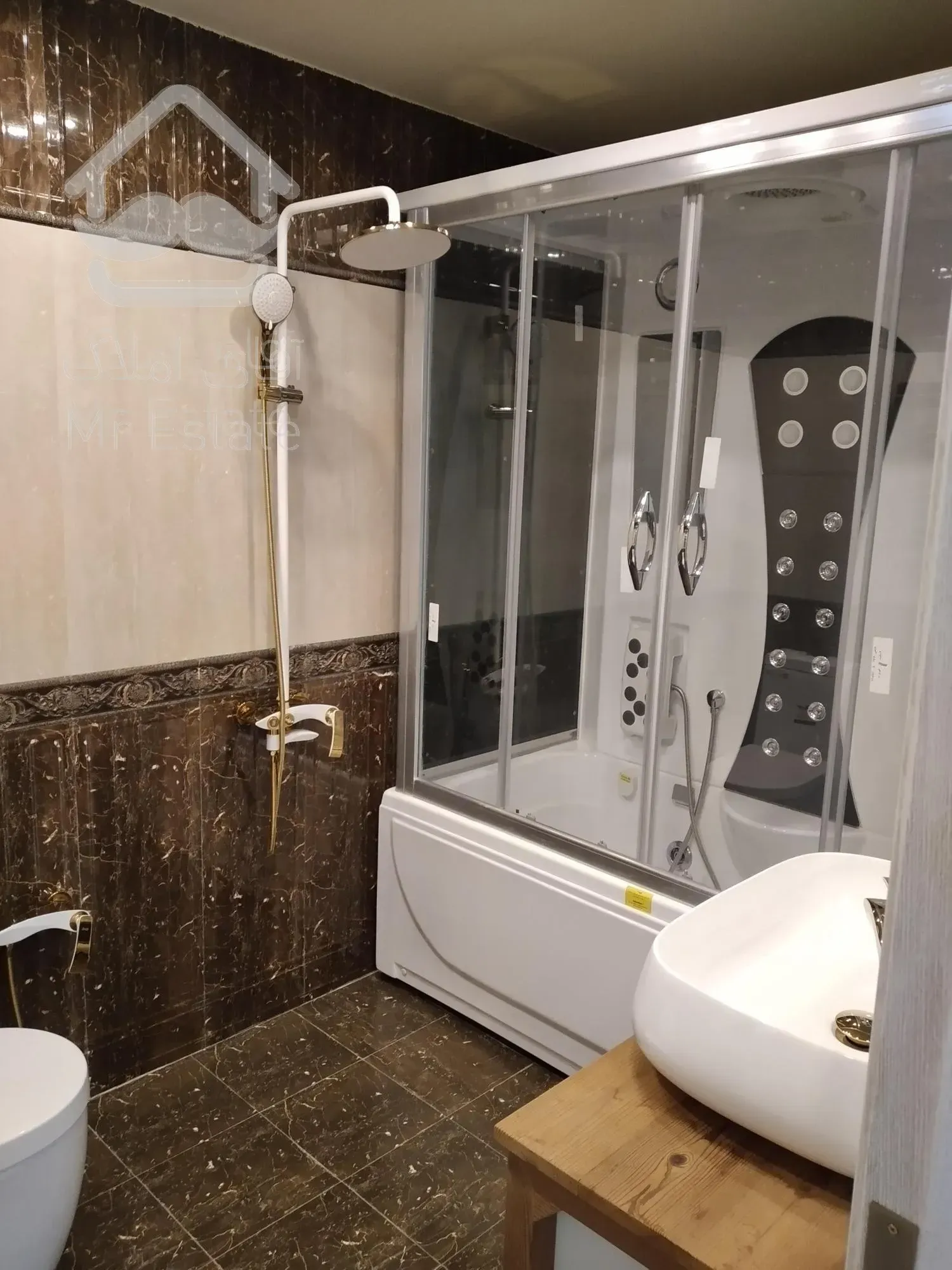 فروش اپارتمان تک واحدی ۲۴۰متری در ایت الله کاشانی