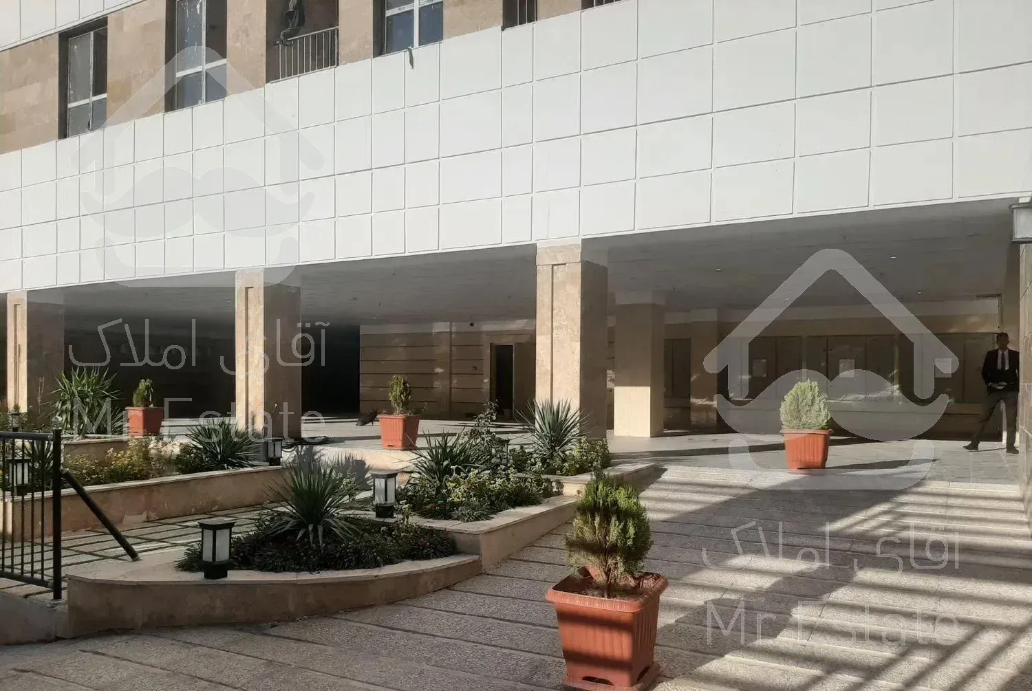 ۷۵ متری دو خواب جنوبی غرق نور با دید منطقه