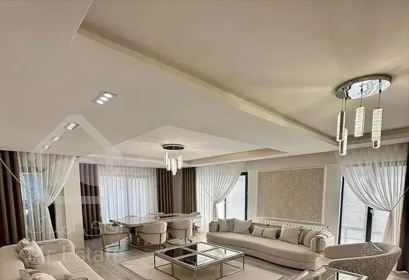 ۸۲متر/فول امکانات/خوش نقشه/چنگیزی