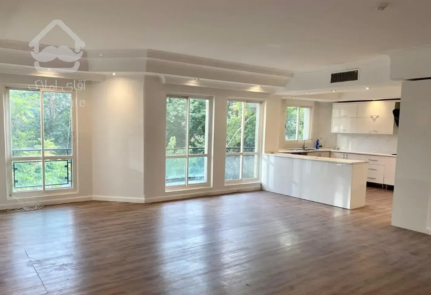 165متر آپارتمان غرق نور و خوش نقشه در قلب فرشته