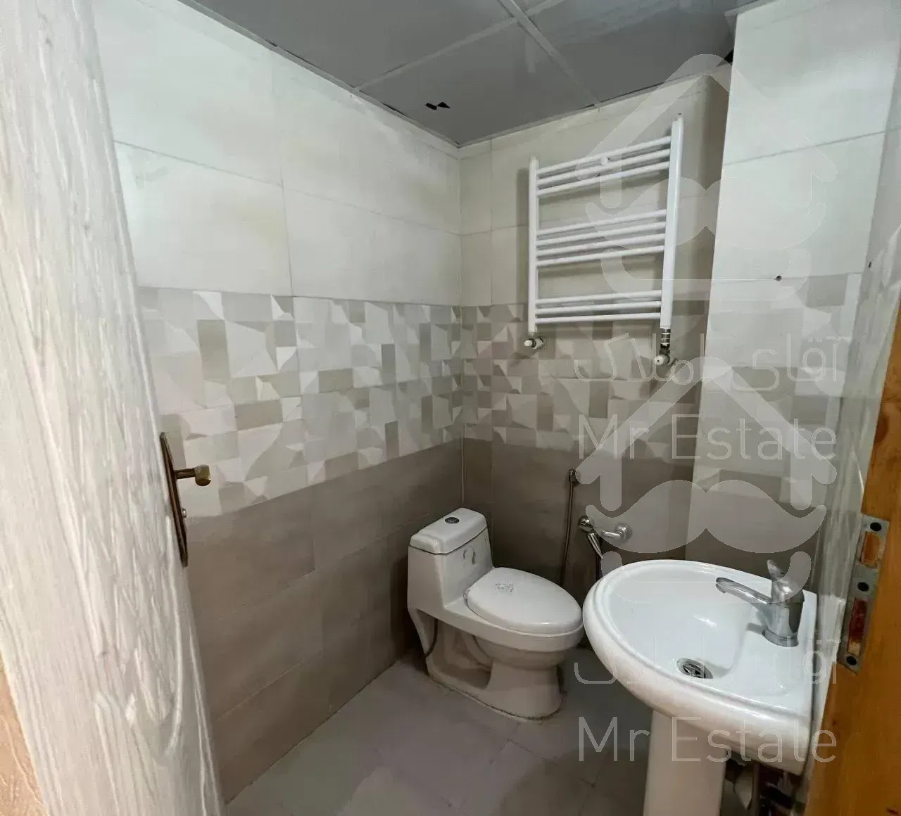 رهن کامل آپارتمان سه خوابه نزدیک میدان بسیج