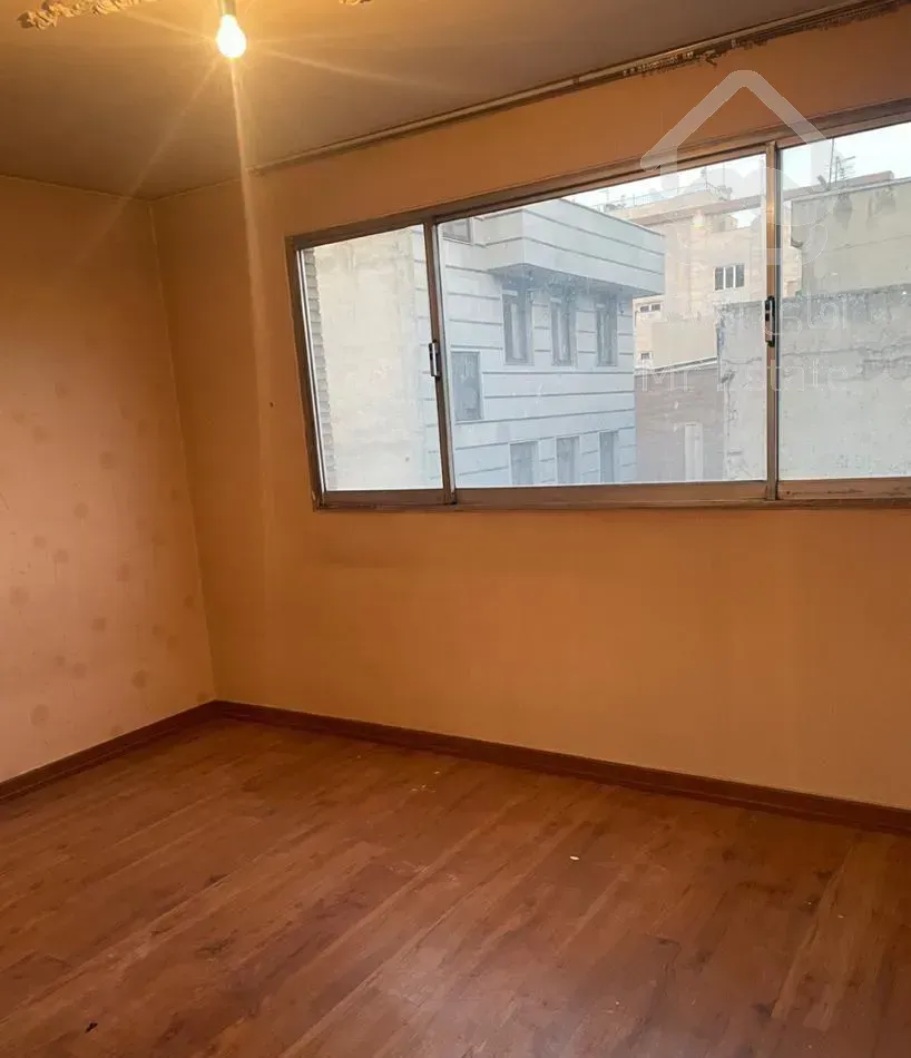 83 متری دو خوابه با پارکینگ تخلیه کوچه شمس