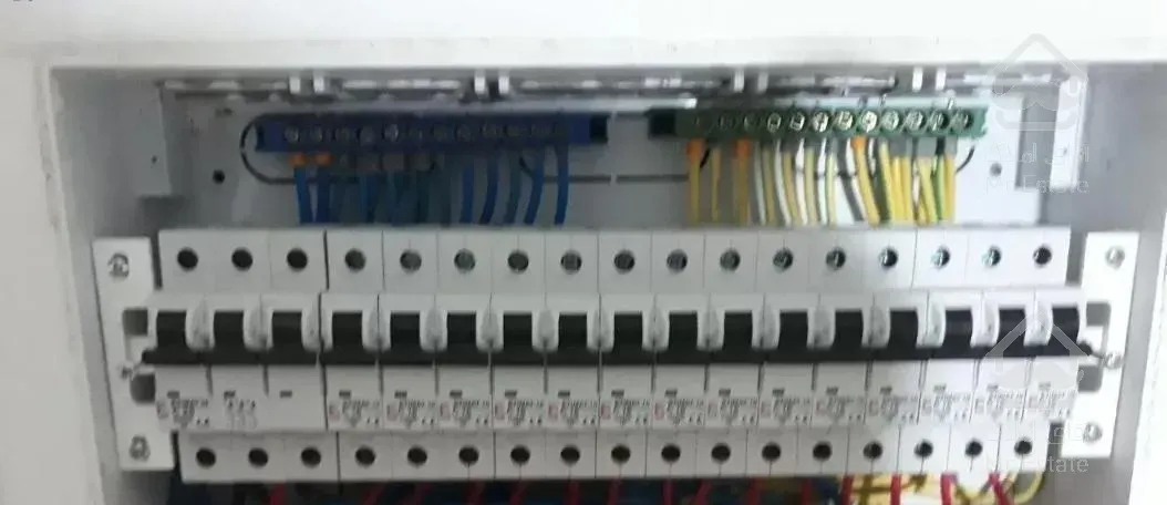 برقکار.برقکش.برق کار .برق کش.