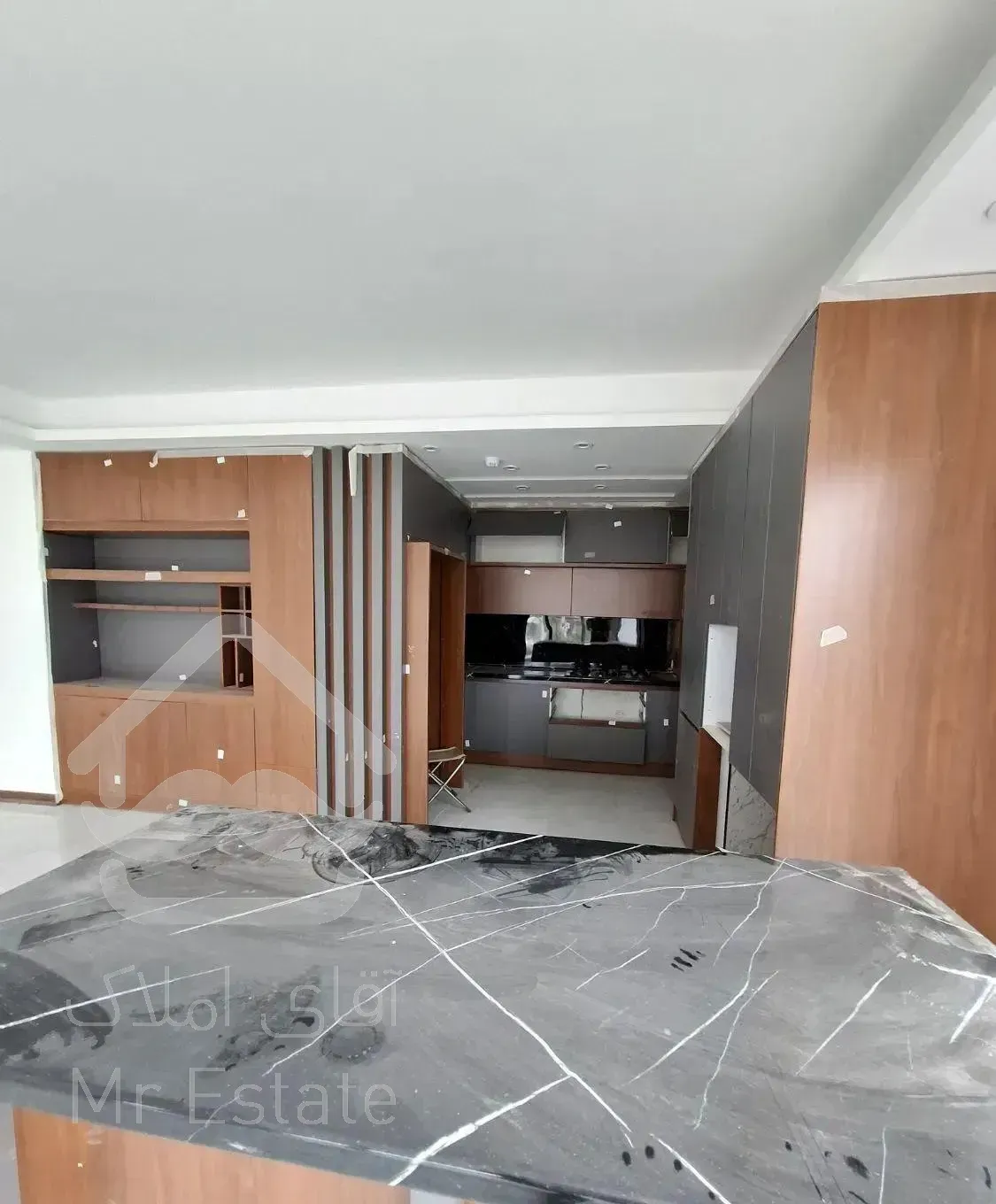 ۱۷۰ متر طالقانی / نوساز کم واحد