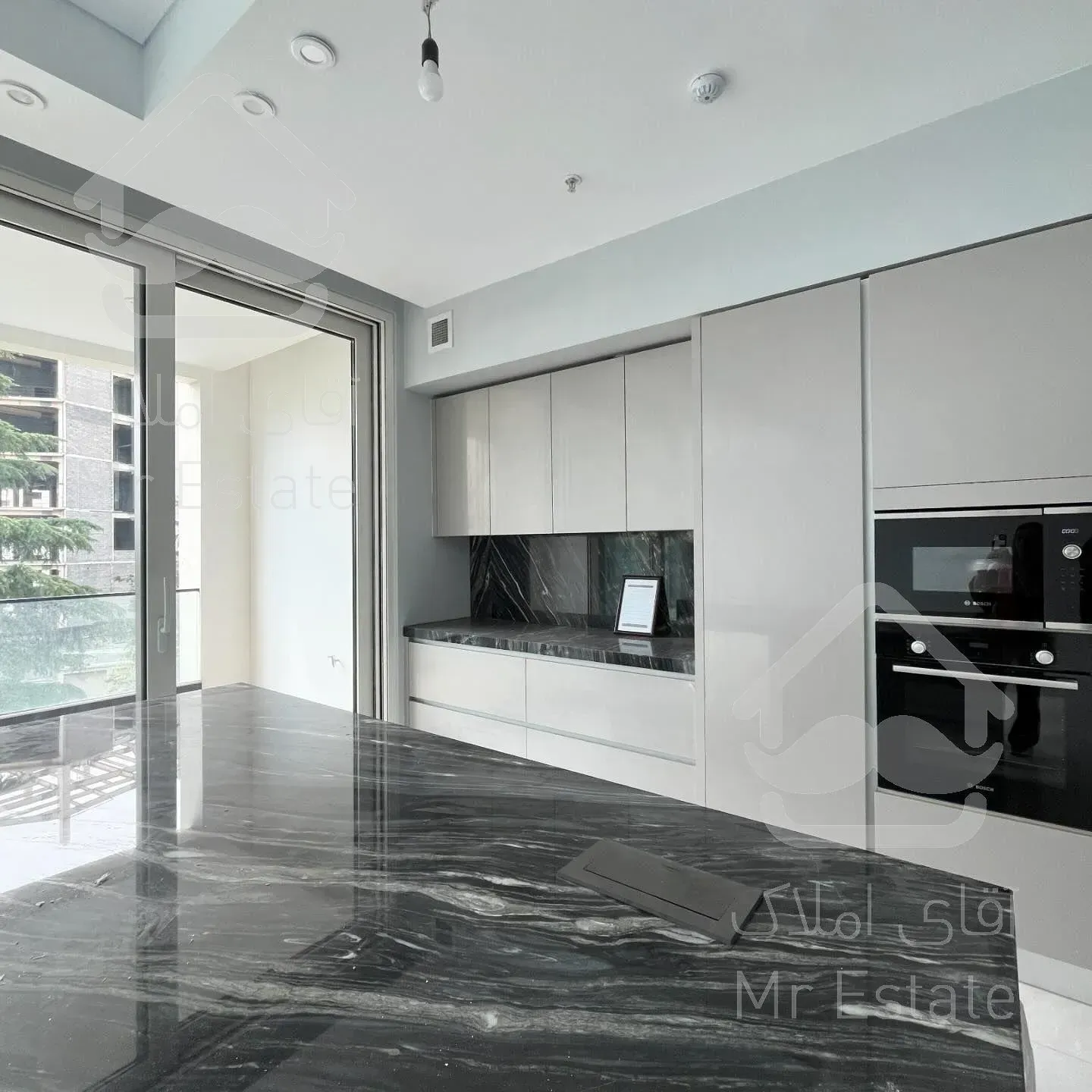 اجاره برج تکواحدی ۳۳۰متر قلب فرمانیه ویو سطح شهر