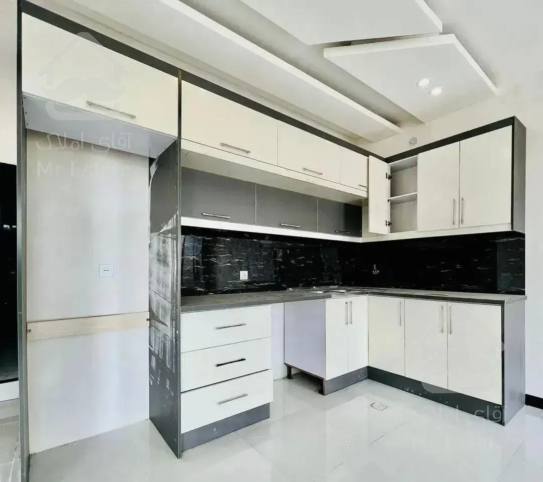 نمامتفاوت سندتکبرگ غیربومی سرسبز نزدیک شهر