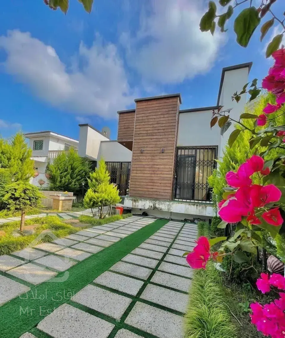 ویلاباغچه سرسبز/۲۲۰متری/مبله کامل/سندتکبرگ