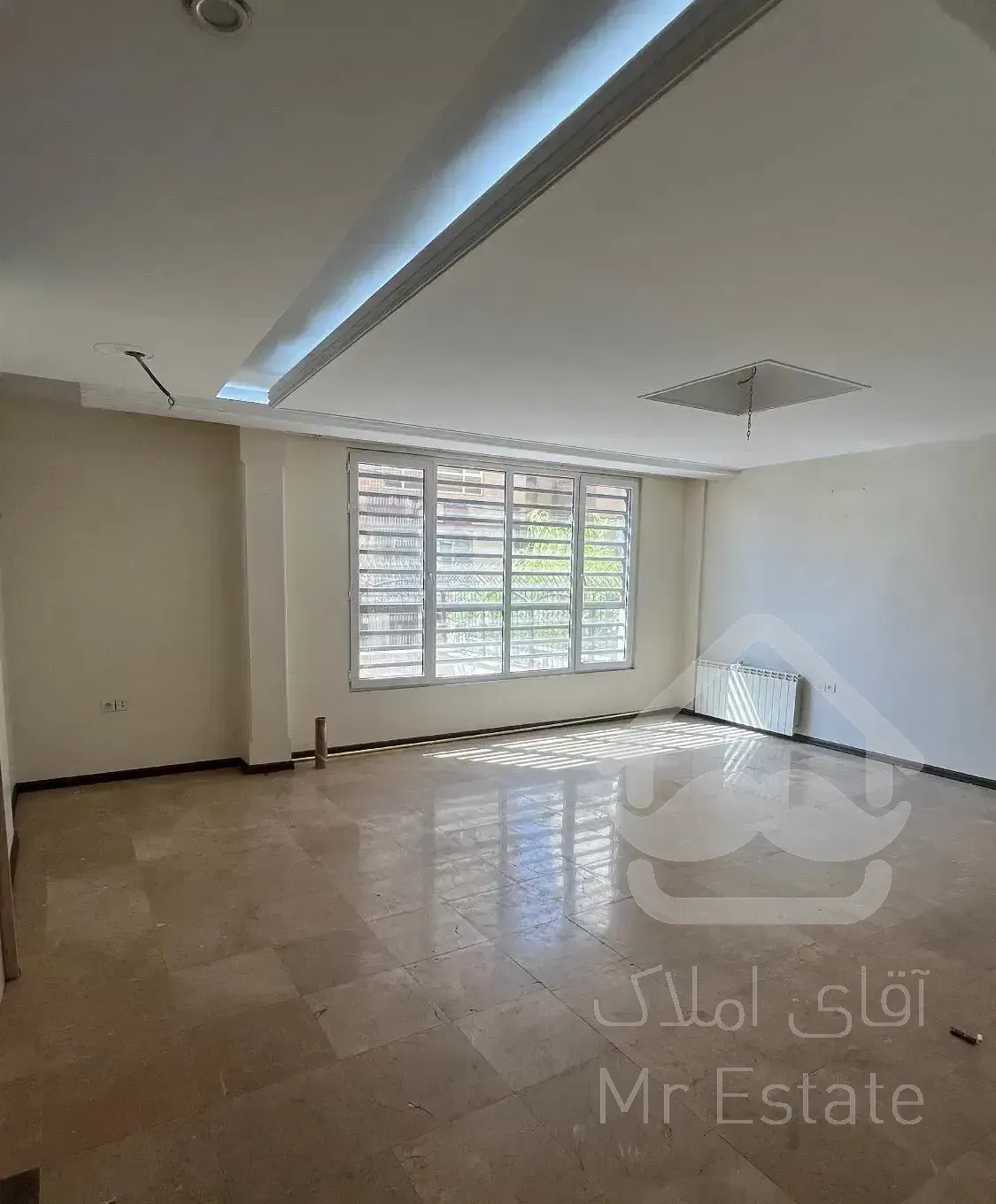 ۱۱۰ متر تک واحدی/ درحال نقاشی/ ۱۰ سال ساخت/ تخلیه