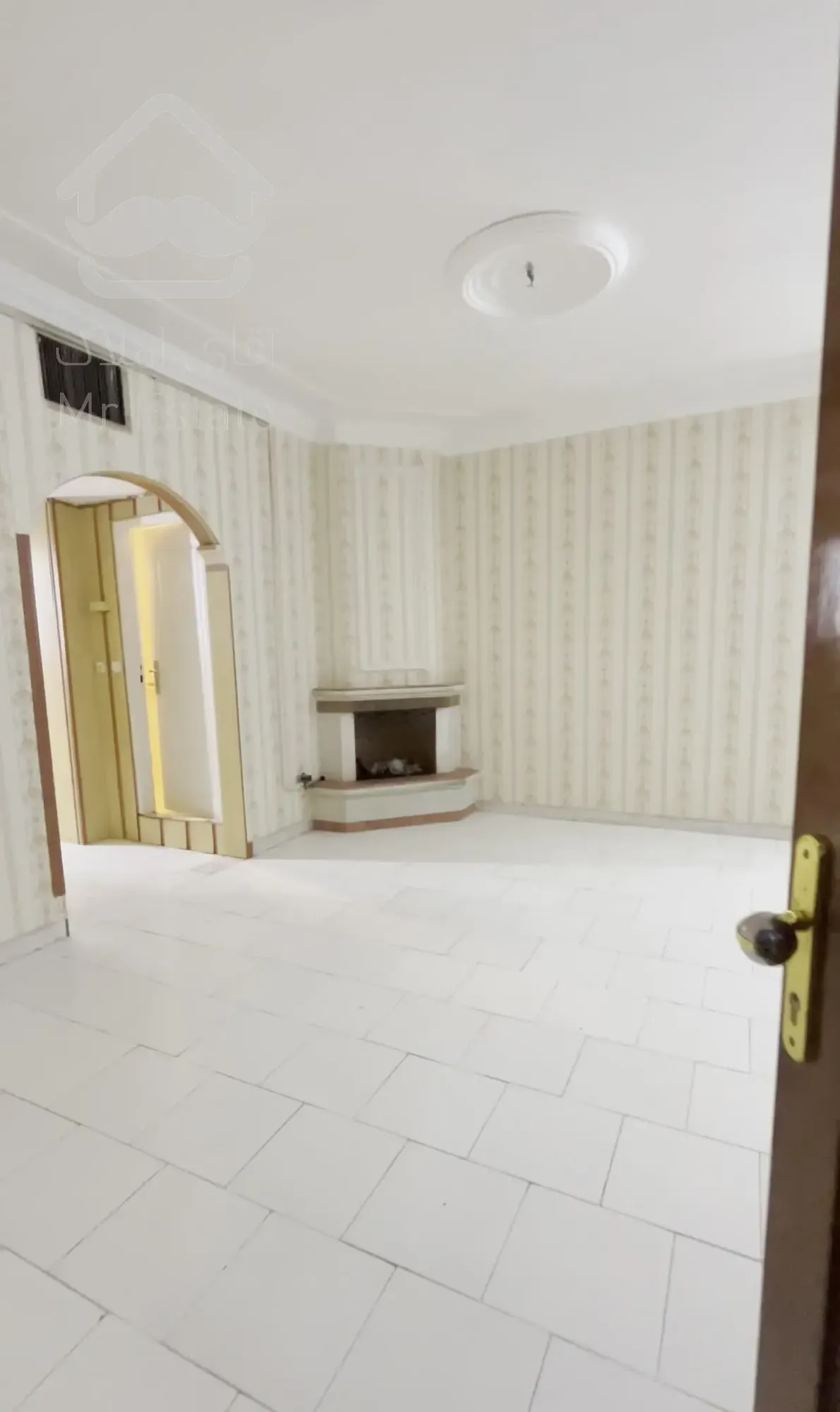 ۷۵ متر / اواسط لادن / پارکینگ و‌انباری