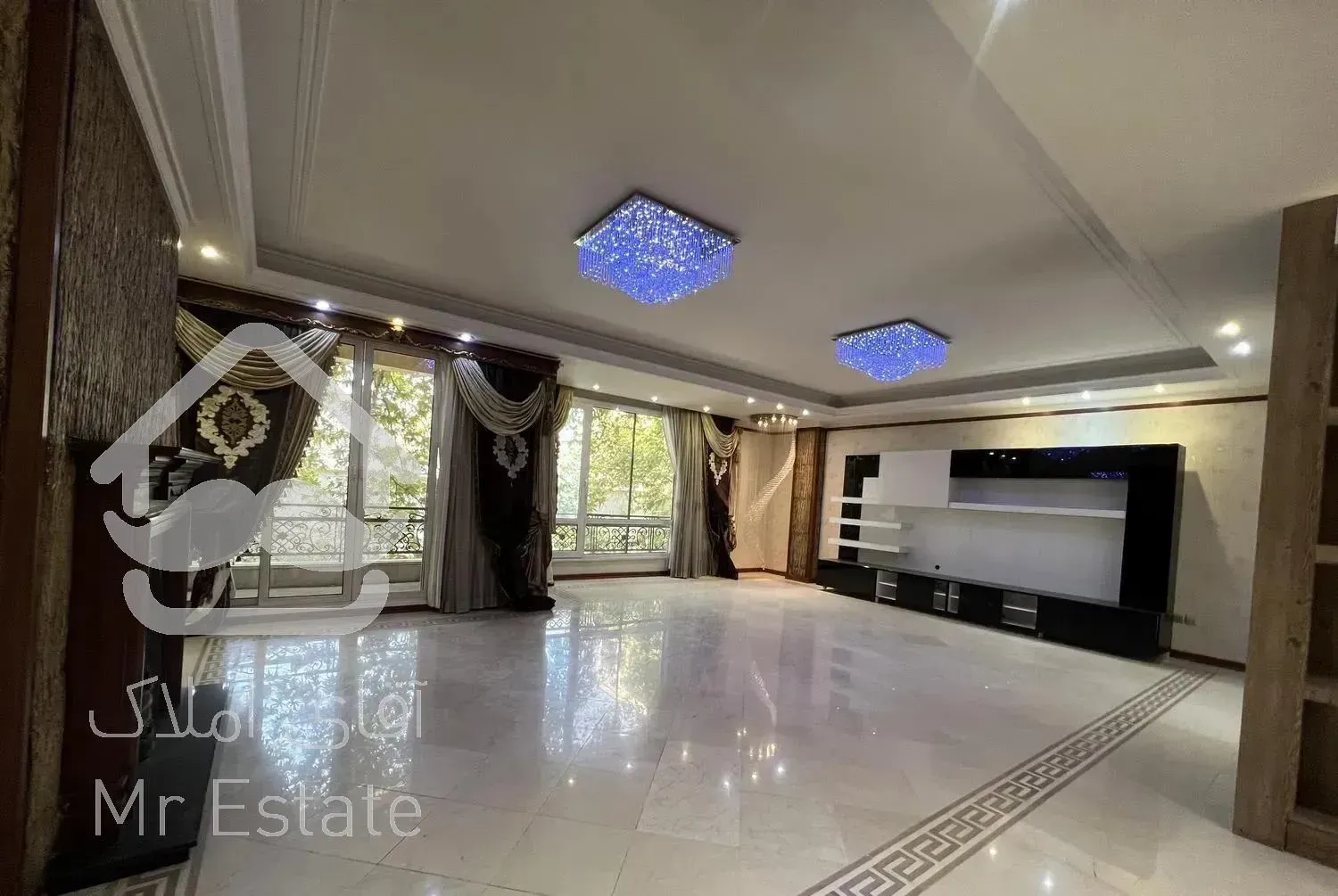 ۲۱۰ متر ۳ خواب/یارمحمدی/فول مشاعات/۲ پارکینگ سندی