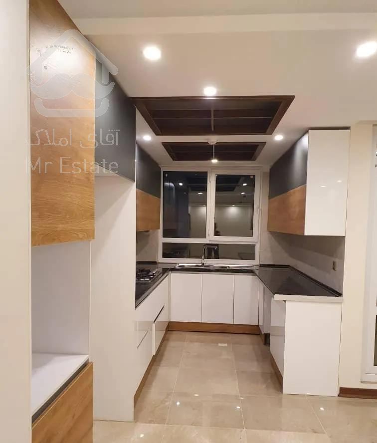 ۱۱۰ متر /۲ ساله / مشاهیر / ۲ پارکینگ / غرق در نور