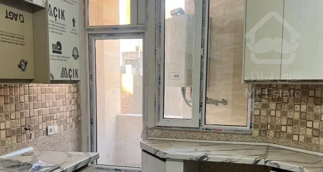 جمالزاده شمالی ۸۷ متر ۲ خواب نوساز  فول امکانات