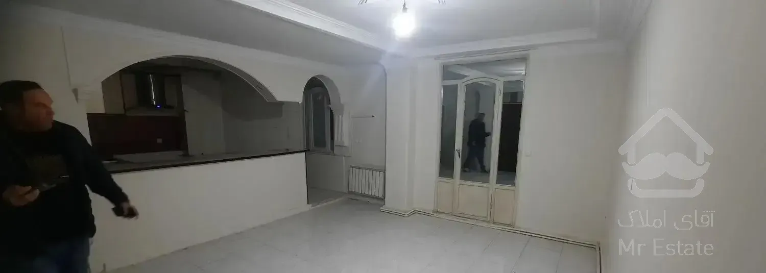 آپارتمان ۷۰ متری رو به آفتاب گلستان ۱۸