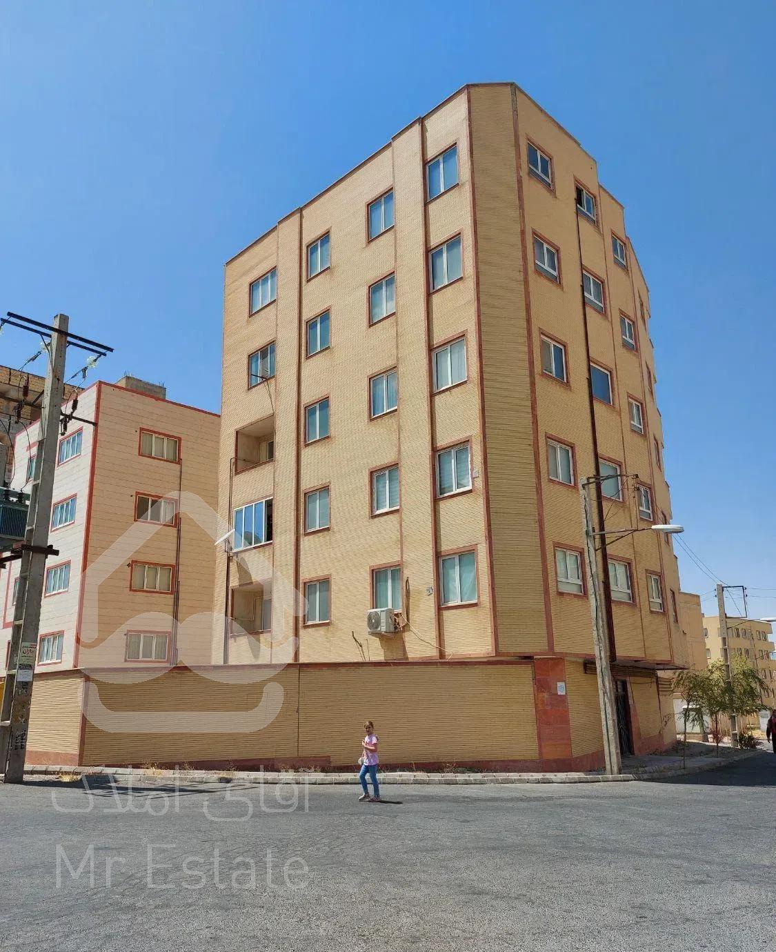 آپارتمان شخصی ساز آسانسوردار در فاز ۲ سهند ۱۰۲ متر