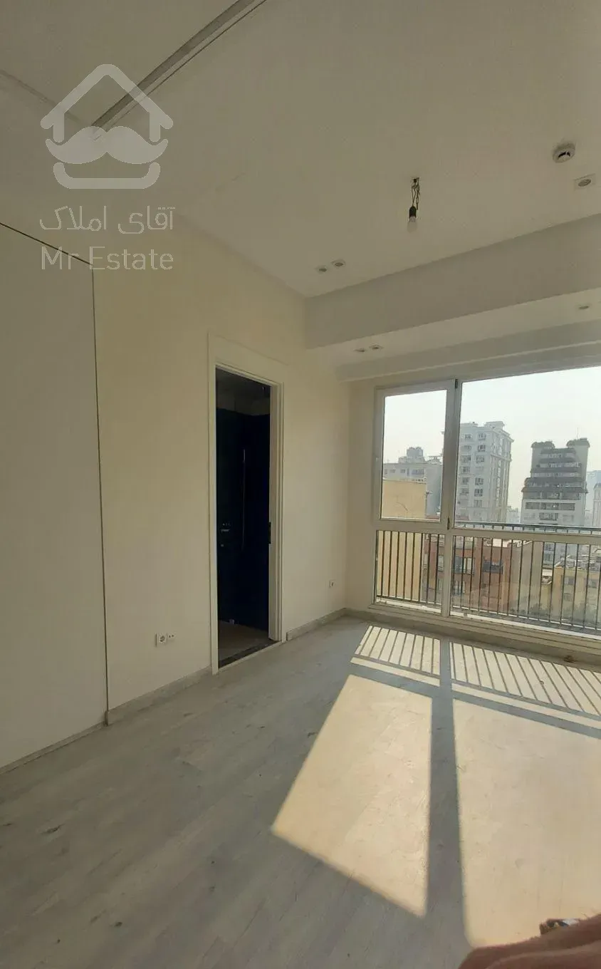 نیاوران/۱۳۰متر/۲خواب/کلید نخورده/۲پارکینگ