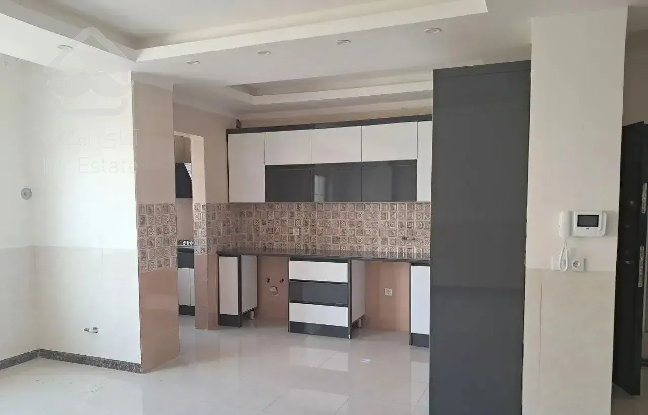 آپارتمان ۱۴۰ متری تک واحد مرکز شهر محمودآباد