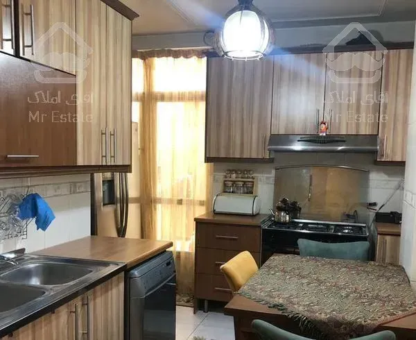 ۹۵متر/صادقیه بلوار گلاب /با حیاط خلوت اختصاصی