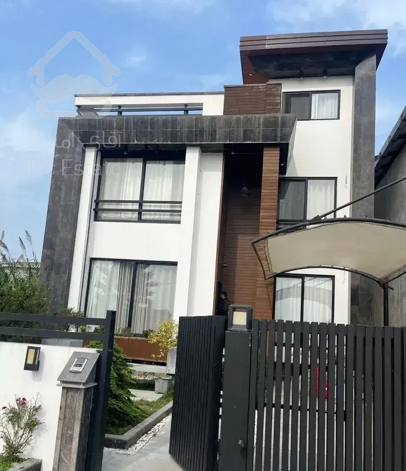 ویلا نوساز تریبلکس استخردار سه خواب با روف«صادقی»