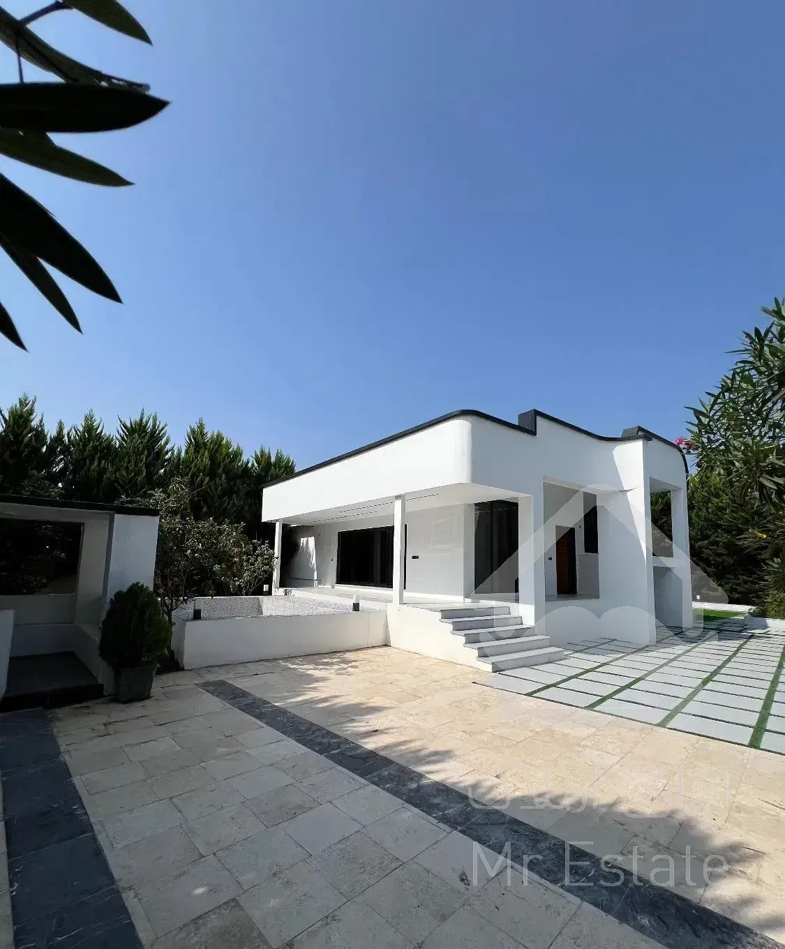 باغ ویلا ۹۰۰ متری با استخر و امکانات