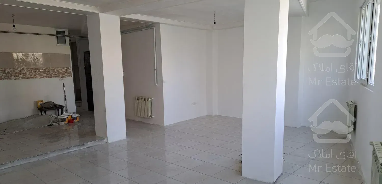 یک ساختمان دوطبقه نبش چهاراه پاستور جدیری